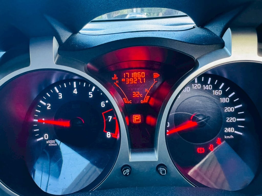 2014 Nissan JUKE 1.6 V SUV 2014 Nissan JUKE 1.6 V SUV