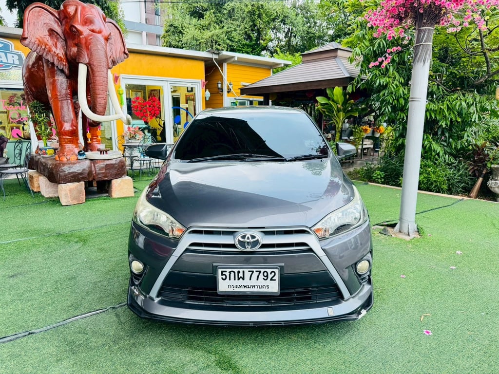 2014 Toyota YARIS 1.2  E Hatchback