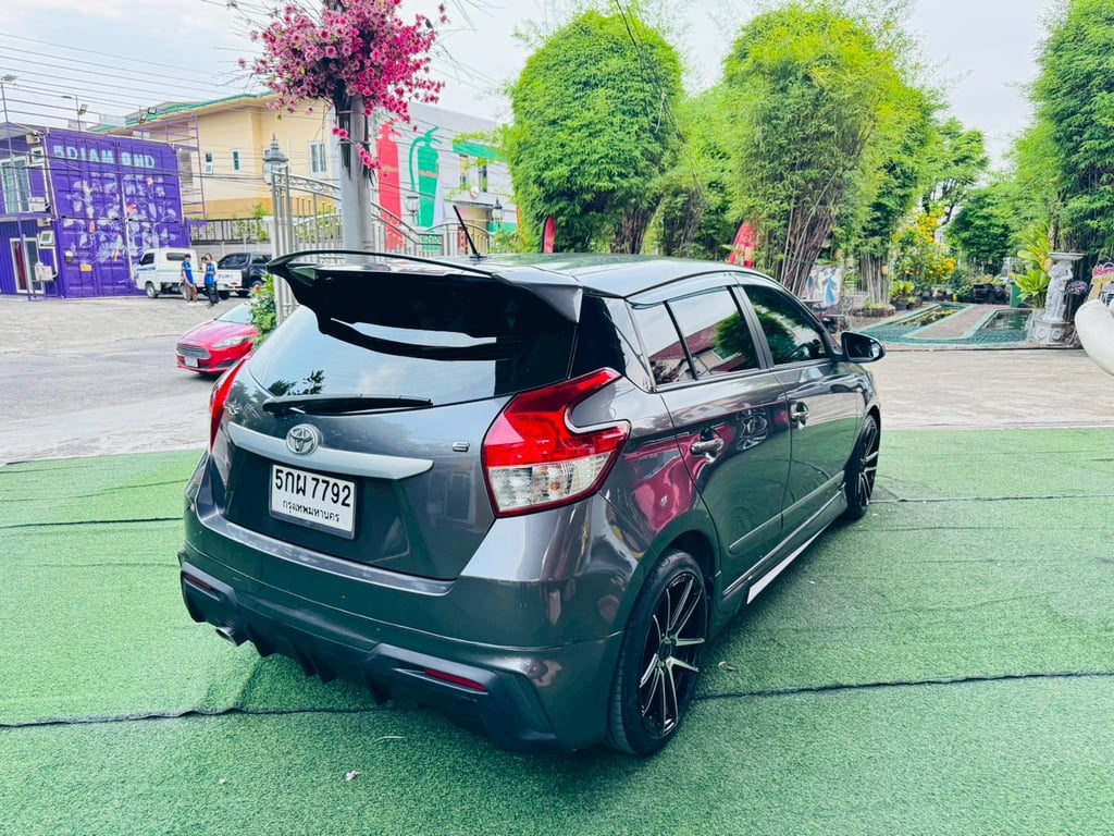 2014 Toyota YARIS 1.2  E Hatchback