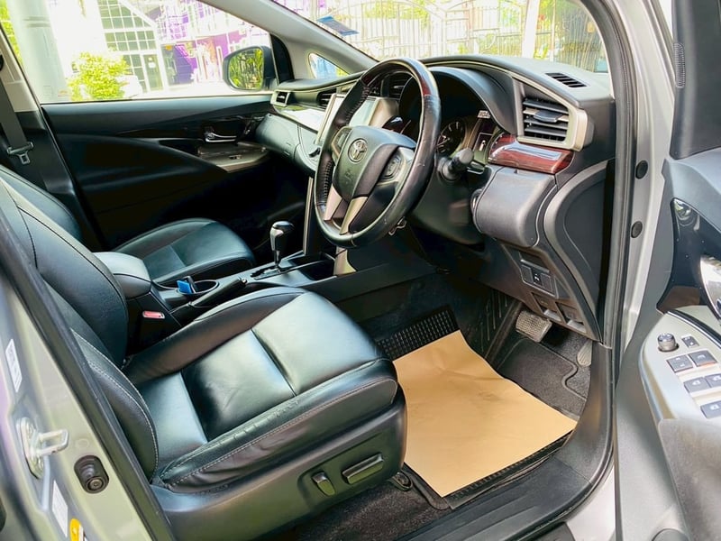 TOYOTA INNOVA 2.8 CRYSTA Premium ปี 2022