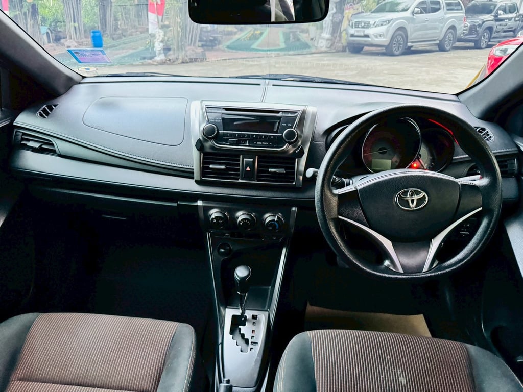 2014 Toyota YARIS 1.2  E Hatchback