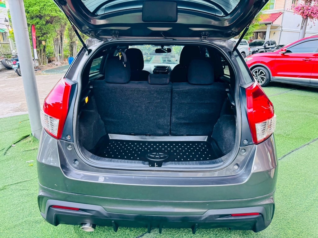 2014 Toyota YARIS 1.2  E Hatchback