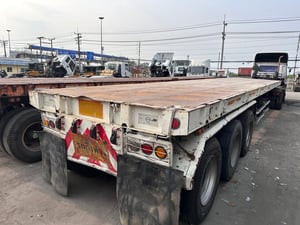 หางพื้นสามเพลา สามมิตร สิบน็อต