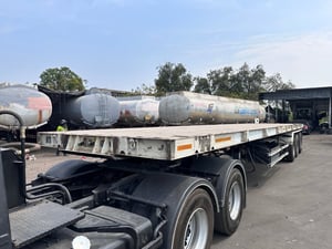 หางพื้นสามเพลา สามมิตร สิบน็อต