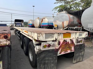 หางพื้นสามเพลา สามมิตร สิบน็อต