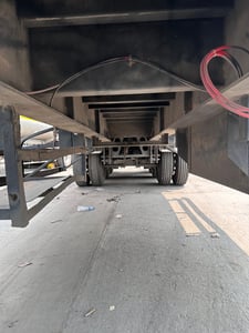 หางพื้นสามเพลา สามมิตร สิบน็อต