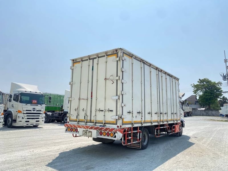 หกล้อตู้สิบบาน  HINO FC9J 175 แรงปี 56 (8338)