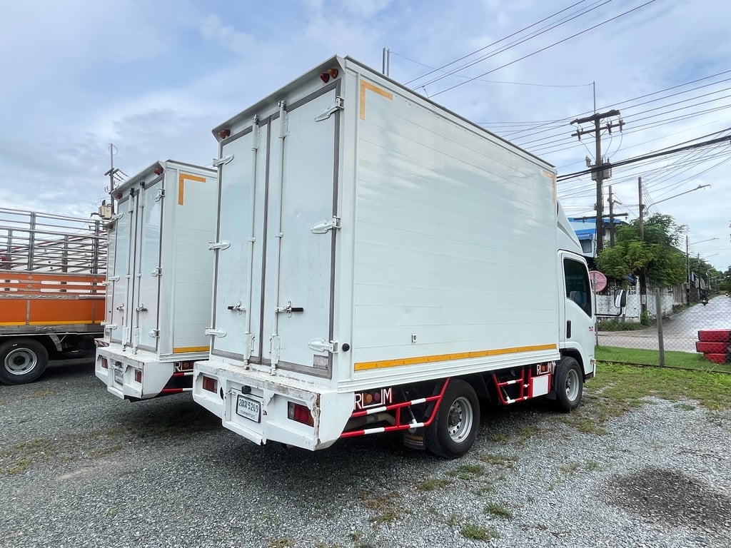 ISUZU NLR 130แรงม้า รถบรรทุก 4ล้อ ตู้เย็น ปี2017(5269)