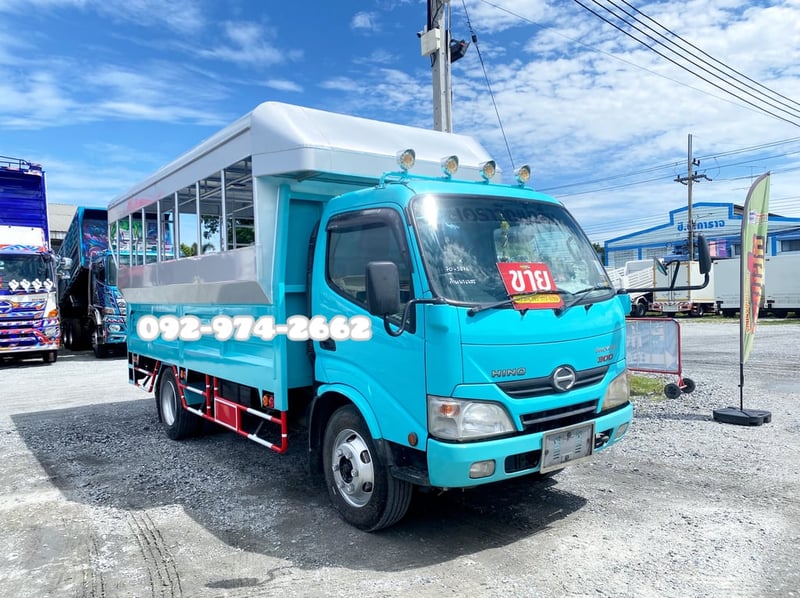 หกล้อสองแถว HINO XZU 150 แรง ปี 2561 (5876)