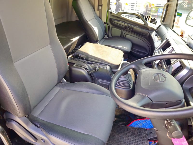 พื้นสแตนเลส ปีใหม่ ,ไมล์น้อย สิบล้อคอก HINO FL8J 260 ปี 2566 (5115) พื้นสแตนเลส ปีใหม่ ,ไมล์น้อย สิบล้อคอก HINO FL8J 260 ปี 2566 (5115)