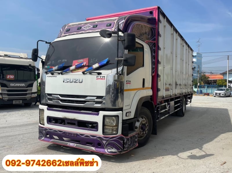 หกล้อตู้สิบบาน Isuzu Ftr 240 แรงม้า ปี 2554 (8574) หกล้อตู้สิบบาน Isuzu Ftr 240 แรงม้า ปี 2554 (8574)