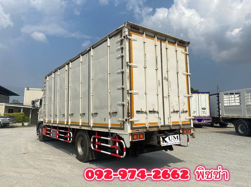 หกล้อตู้สิบบาน HINO FG8J 240 แรง ปี 2561(4378)