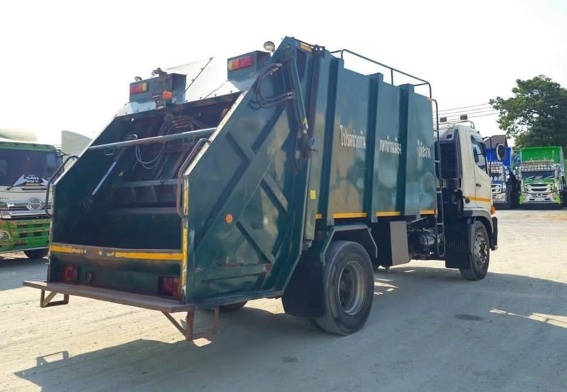 หกล้อบรรทุกขยะ  HINO FG8J 240 แรง ปี 2566 (4084)