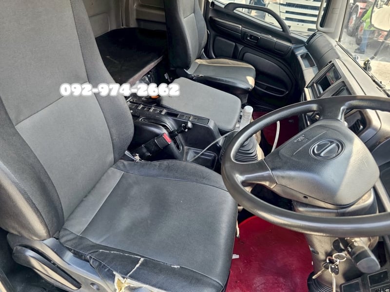 HINO FG 240แรงม้า รถบรรทุก 6ล้อ ตู้แห้ง เลขไมล์น้อยกว่า 800,000 กม. HINO FG 240แรงม้า รถบรรทุก 6ล้อ ตู้แห้ง เลขไมล์น้อยกว่า 800,000 กม.