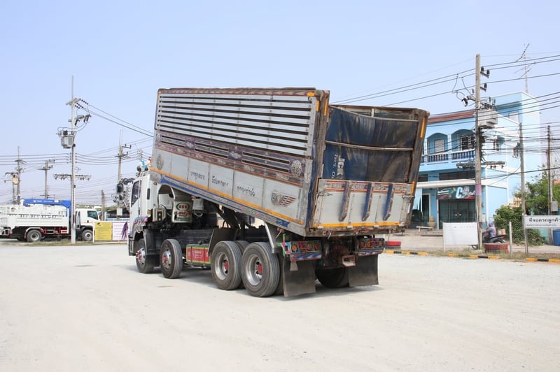 สิบสองล้อดั้มพ์ ISUZU FYH 360 แรง ปี 2556(2507)