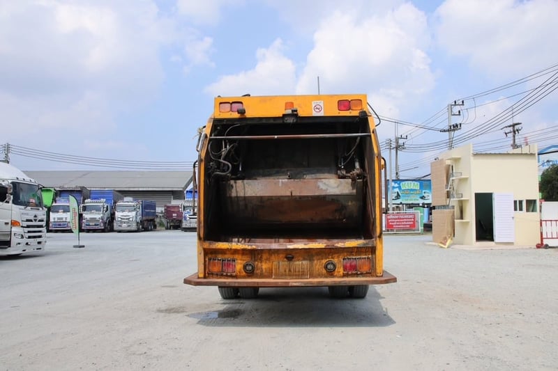 หกล้อบรรทุกขยะ  HINO FG8J 240 แรง ปี 2566 (4039)