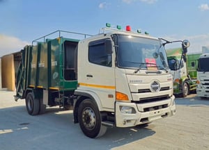 หกล้อบรรทุกขยะ  HINO FG8J 240 แรง ปี 2566 (4084)