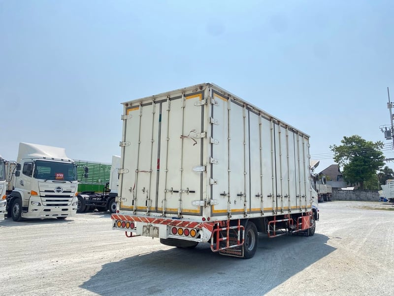 หกล้อตู้สิบบาน  HINO FC9J 175 แรงปี 56 (8338)