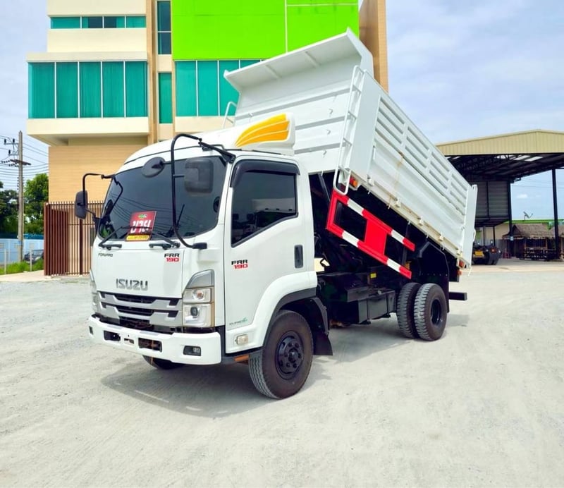 หกล้อดั้มพ์ ISUZ