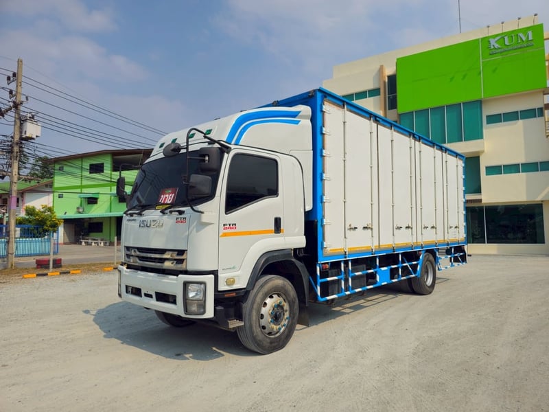 หกล้อตู้สิบบาน ISUZU FTR 240 แรง ปี 64