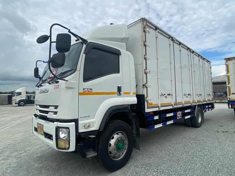 หกล้อตู้สิบบาน ISUZU FTR 240 แรง ปี 2562(0628)