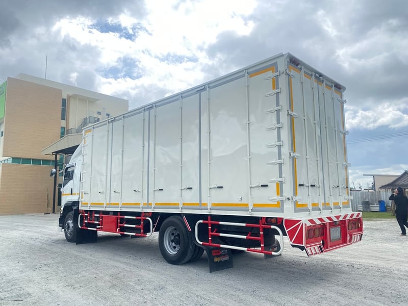 หกล้อตู้สิบบาน ISUZU FTR 240 แรง ปี 61 (0510)