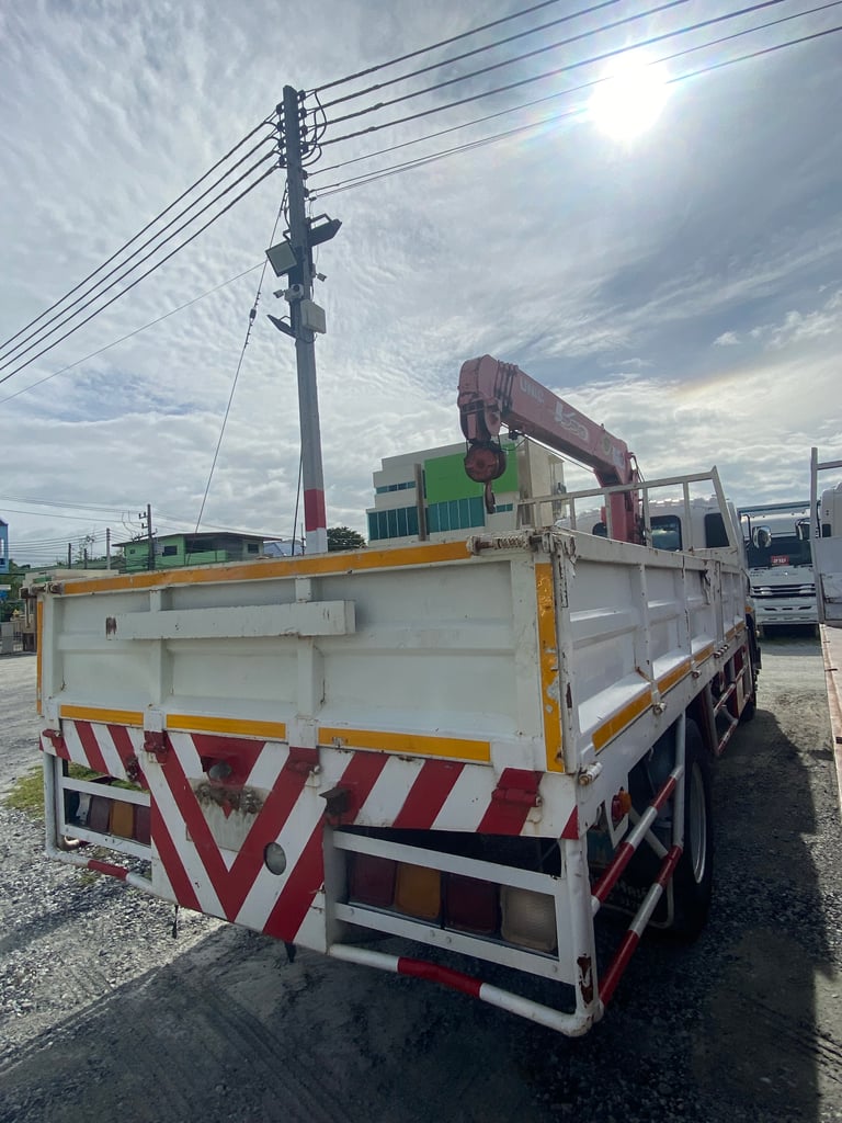 ISUZU FTR 240แรงม้า รถบรรทุก 6ล้อ กระบะเหล็กติดเครน ปี2014(0947)