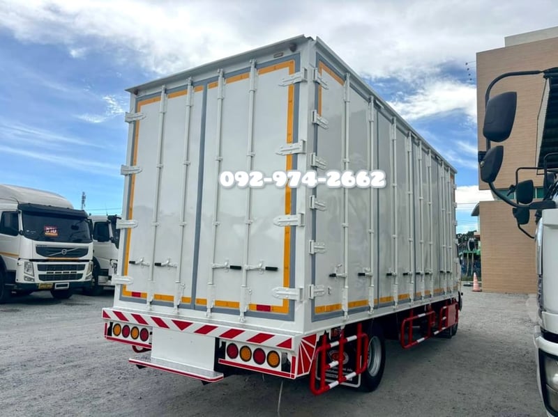 หกล้อตู้สิบบาน HINO FC9J 175 แรง ปี 2556(8338) หกล้อตู้สิบบาน HINO FC9J 175 แรง ปี 2556(8338)