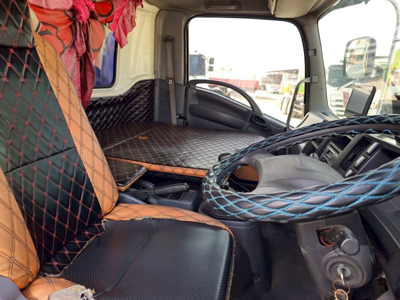 หกล้อตู้สิบบาน ISUZU FRR 210 แรง ปี 66(8215)