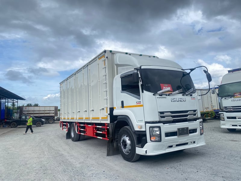 หกล้อตู้สิบบาน ISUZU FTR 240 แรง ปี 61 (0510)