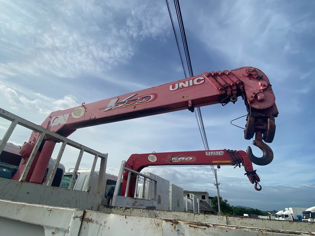 ISUZU FTR 240แรงม้า รถบรรทุก 6ล้อ กระบะเหล็กติดเครน ปี2014(0947)