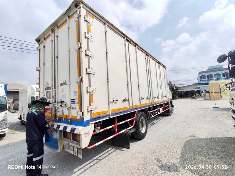 หลังคาลอน ISUZU FTR 240 แรง ปี 57 (9785) หลังคาลอน ISUZU FTR 240 แรง ปี 57 (9785)