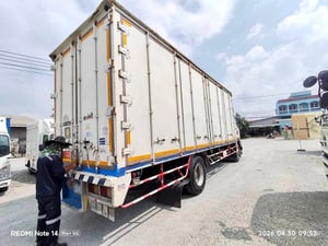 หลังคาลอน ISUZU FTR 240 แรง ปี 57 (9785) หลังคาลอน ISUZU FTR 240 แรง ปี 57 (9785)