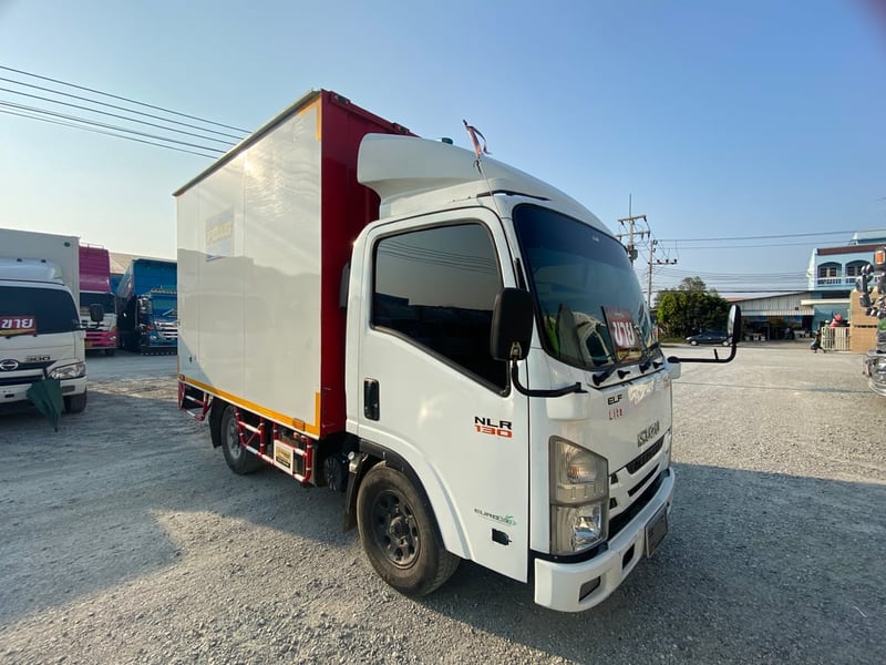 สี่ล้อตู้จัมโบ้ ISUZU NLR 130 แรงปี 65(3710)