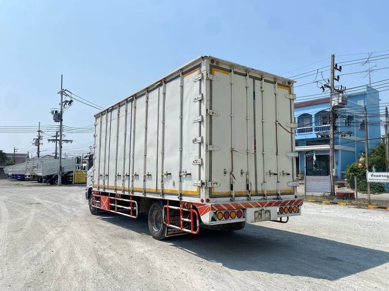 หกล้อตู้สิบบาน  HINO FC9J 175 แรงปี 56 (8338)