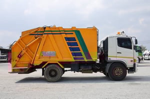 หกล้อบรรทุกขยะ  HINO FG8J 240 แรง ปี 2566 (4039)