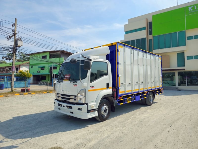 หกล้อตู้สิบบาน ISUZU FRR 210 แรง ปี 66(8215)