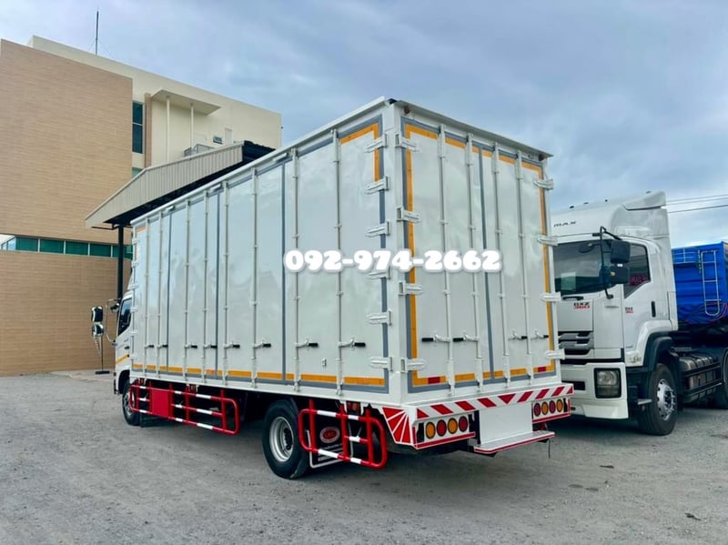 หกล้อตู้สิบบาน HINO FC9J 175 แรง ปี 2556(8338) หกล้อตู้สิบบาน HINO FC9J 175 แรง ปี 2556(8338)