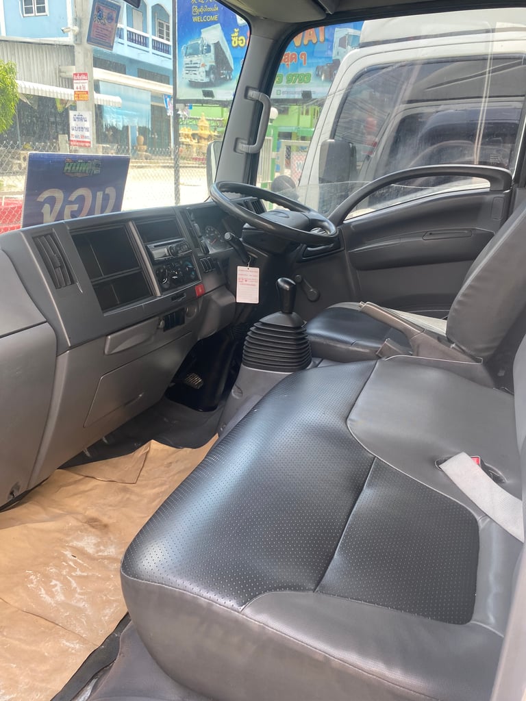 ISUZU NLR 130แรงม้า รถบรรทุก 4ล้อ ตู้เย็น ปี2017(5044)
