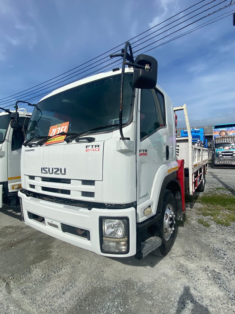 ISUZU FTR 240แรงม้า รถบรรทุก 6ล้อ กระบะเหล็กติดเครน ปี2014(0947)