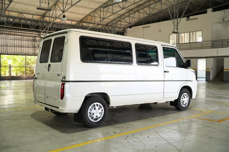 รถตู้ TATA Winger (Demo)