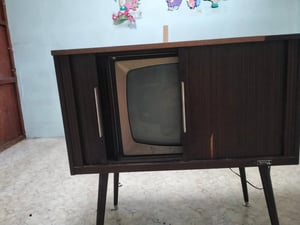 โทรทัศน์โบราณยี่ห้อ NIVICO ซึ่งเป็นแบรนด์เก่าแก่ของ Victor Company of Japan (JVC