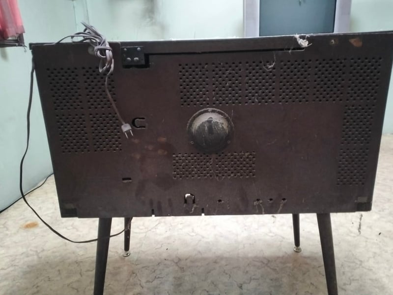 โทรทัศน์โบราณยี่ห้อ NIVICO ซึ่งเป็นแบรนด์เก่าแก่ของ Victor Company of Japan (JVC