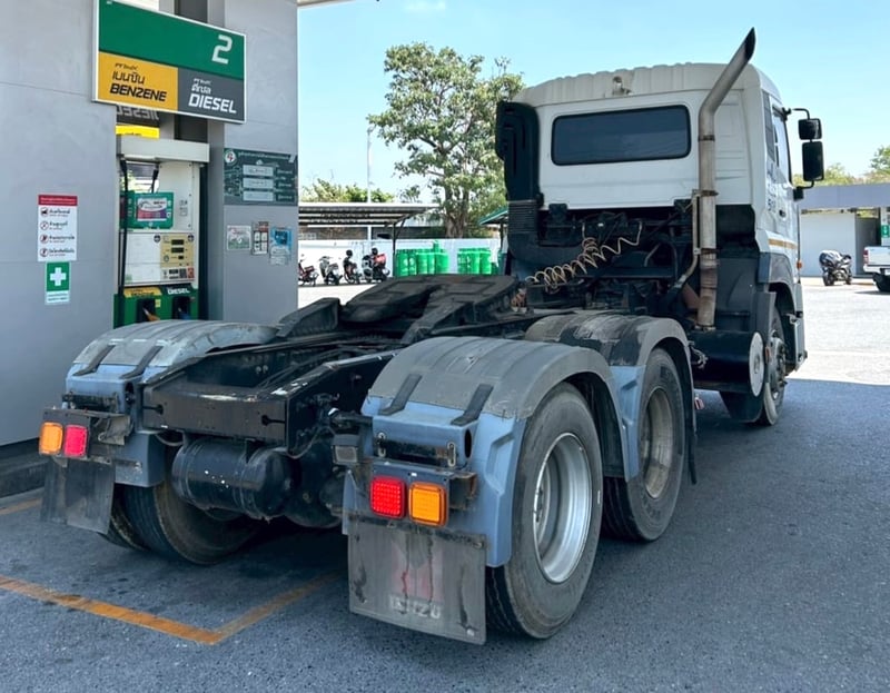 สิบล้อหัวลากสองเพลา UD GWE  378 แรงม้า ปี 2558 (3413)