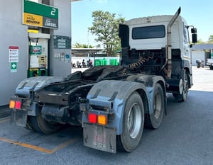 สิบล้อหัวลากสองเพลา UD GWE  378 แรงม้า ปี 2558 (3413)