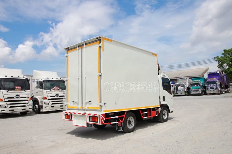 สี่ล้อตู้ ISUZU สี่ล้อตู้ ISUZU