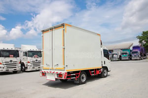 สี่ล้อตู้ ISUZU สี่ล้อตู้ ISUZU