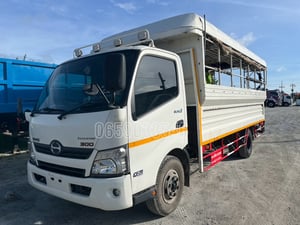 หกล้อโดยสาร HINO XZU 150 แรง ปี 2565 (3079) หกล้อโดยสาร HINO XZU 150 แรง ปี 2565 (3079)