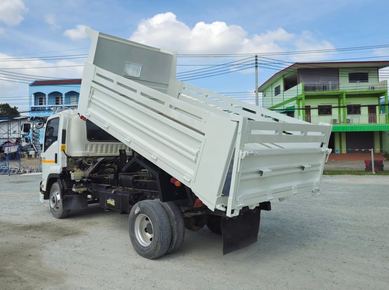 หกล้อดั้มพ์ isuzu Frr 210 แรงม้า ปี 2564 (3221)