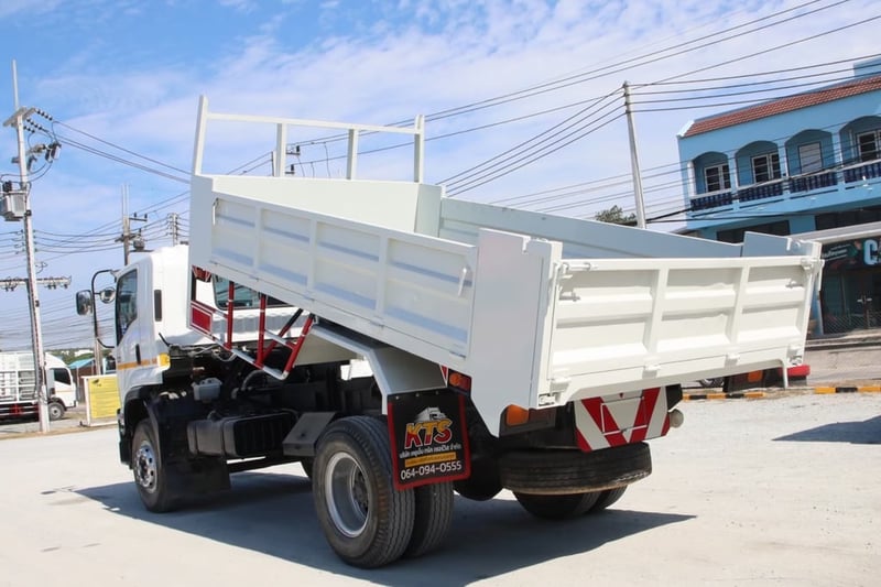 หกล้อดั้มพ์ ISUZU FTR  240 แรงม้า 2566 (3266)